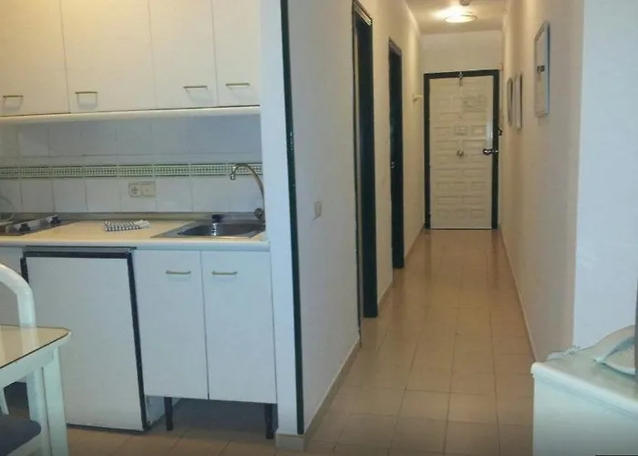Mediterraneo Apts מלון