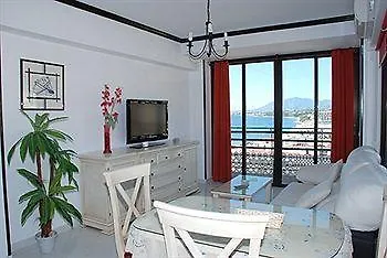Mediterraneo Apts מלון