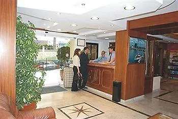 Mediterraneo Apts מלון נרחה