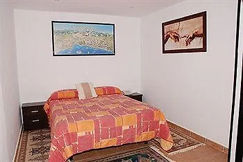 Mediterraneo Apts מלון