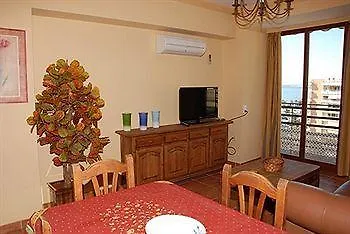 Mediterraneo Apts מלון