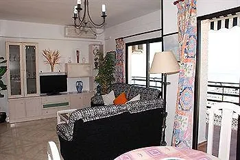 Mediterraneo Apts מלון נרחה