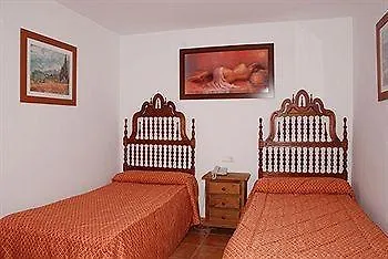 Mediterraneo Apts מלון *