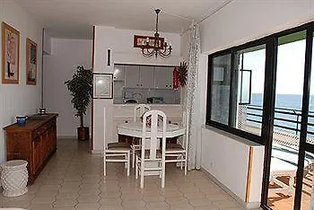 Mediterraneo Apts מלון